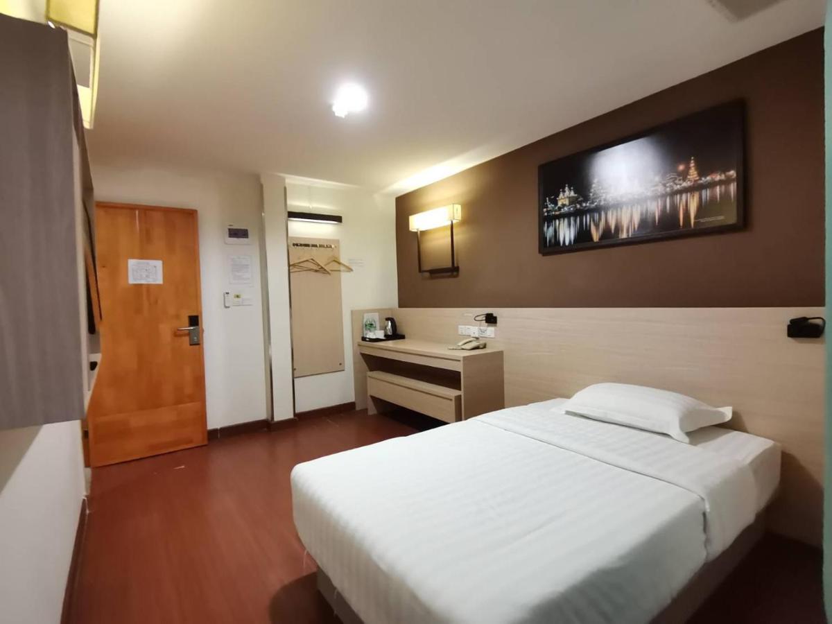 Chiang Roi 7 Days Inn Chiang Mai Buitenkant foto