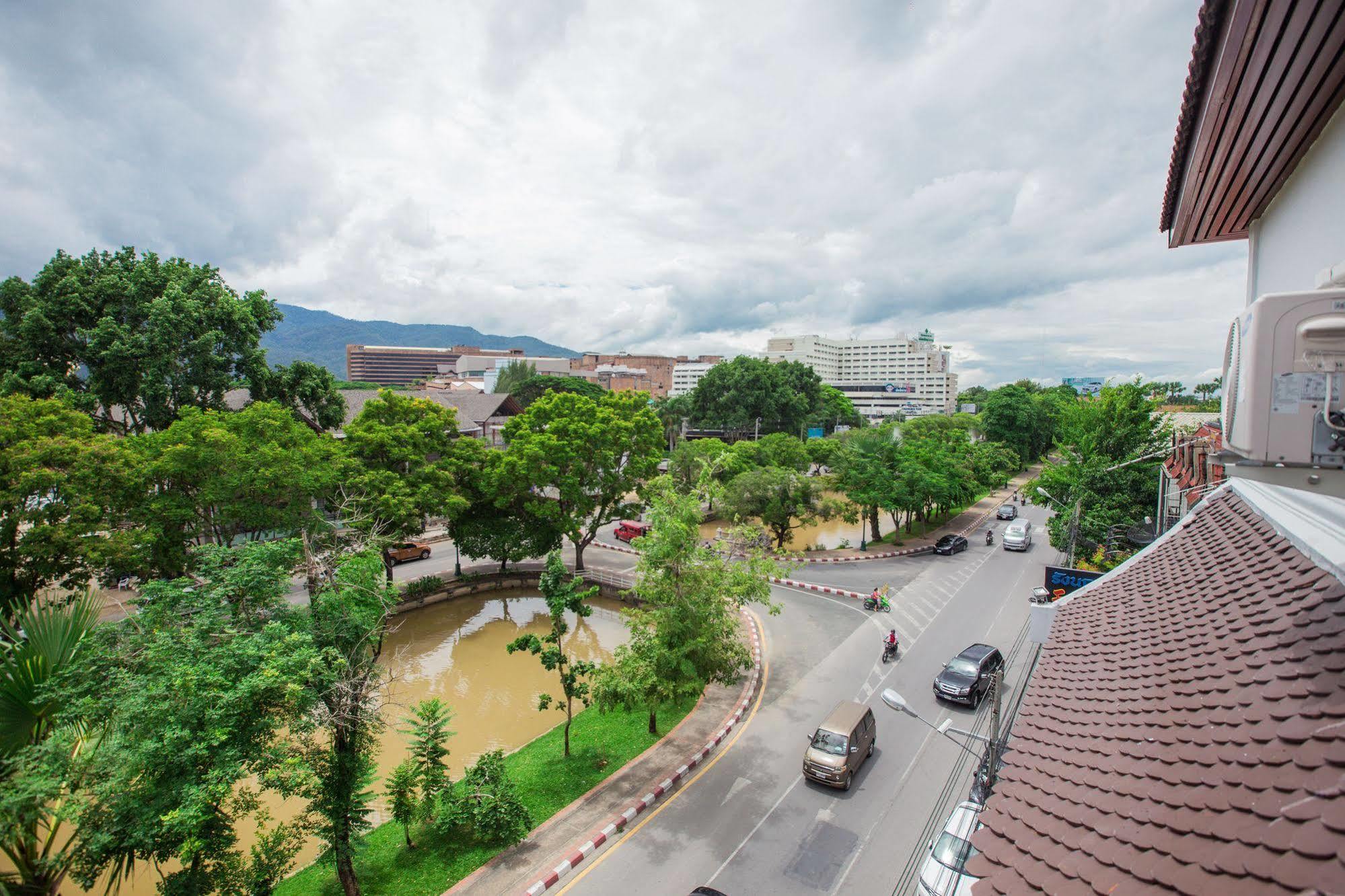Chiang Roi 7 Days Inn Chiang Mai Buitenkant foto