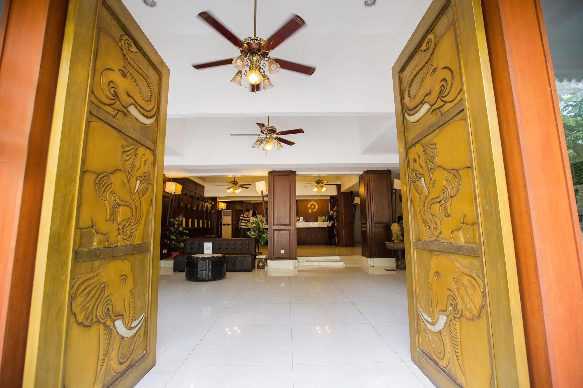 Chiang Roi 7 Days Inn Chiang Mai Buitenkant foto